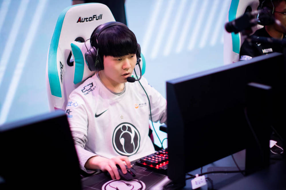 九游体育官网入口关于Rookie在利物浦比赛中比赛规则变更，重返赛场引发热议！的信息