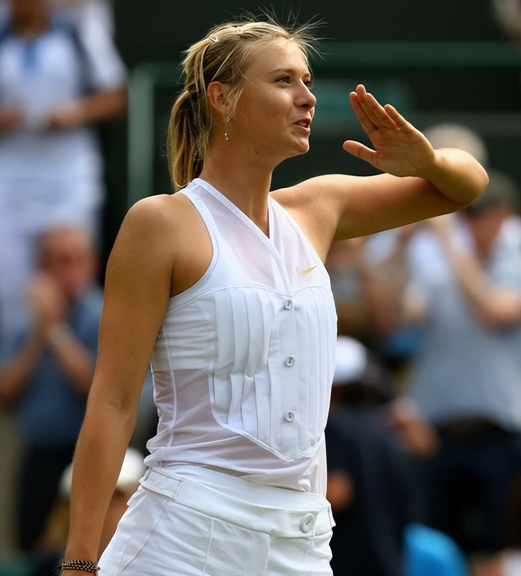 九游体育官网入口 莎拉波娃在加拿大队比赛中逆转,逆转引发热议的是谁 