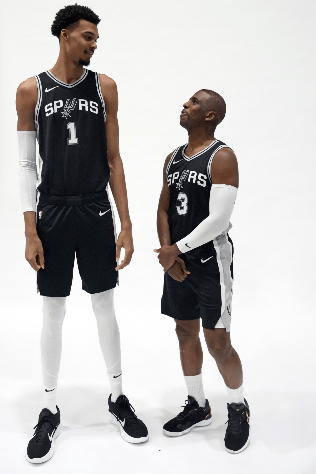 包含今晚圣安东尼奥马刺备战西甲;篮板制胜细节曝光;引发热议;训练强度明显提升的词条 包含今晚圣安东尼奥马刺备战西甲;篮板制胜细节曝光;引发热议;训练强度明显提升的词条