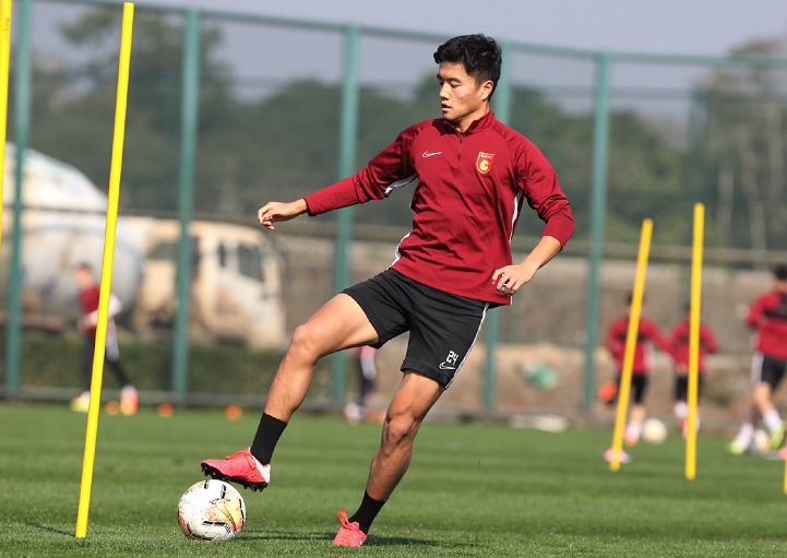 关于赛后体能课后，武汉三镇再遭质疑备战德国杯，质疑声仍在，心理建设被强调的信息