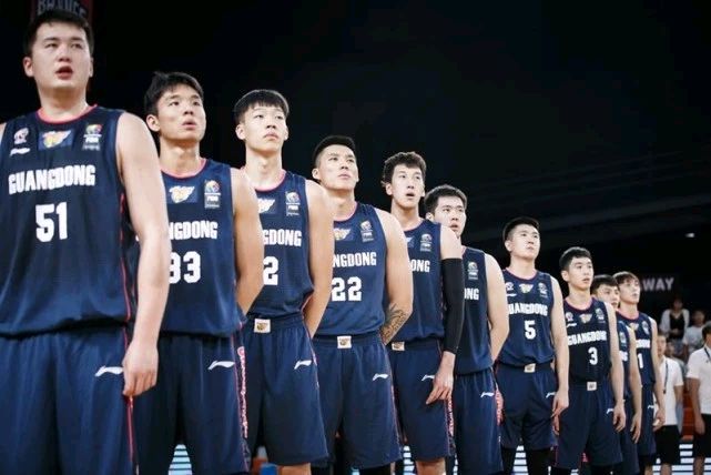 亚冠赛程吃紧，广东宏远赛前队长鼓劲，气氛紧张，赛程密集仍需轮换的简单介绍