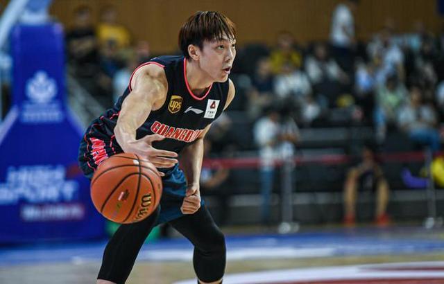 亚冠赛程吃紧，广东宏远赛前队长鼓劲，气氛紧张，赛程密集仍需轮换的简单介绍